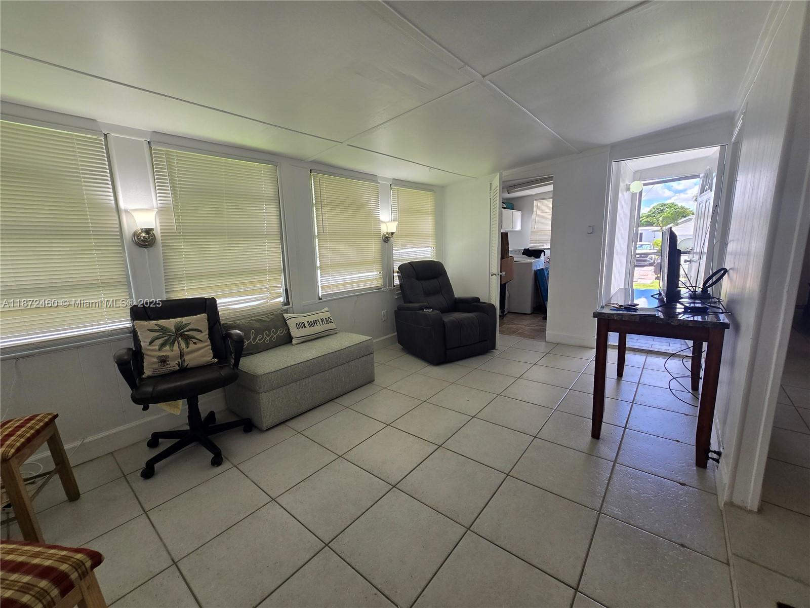 1328 S 33rd ST .