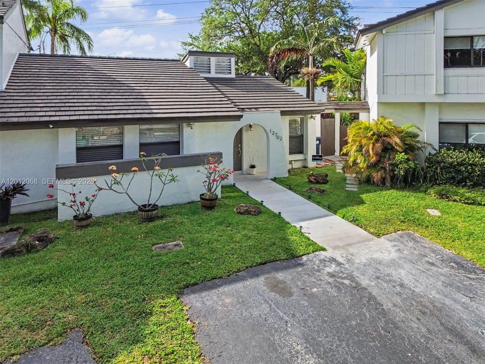 DEERWOOD TOWNHOMES - Residential