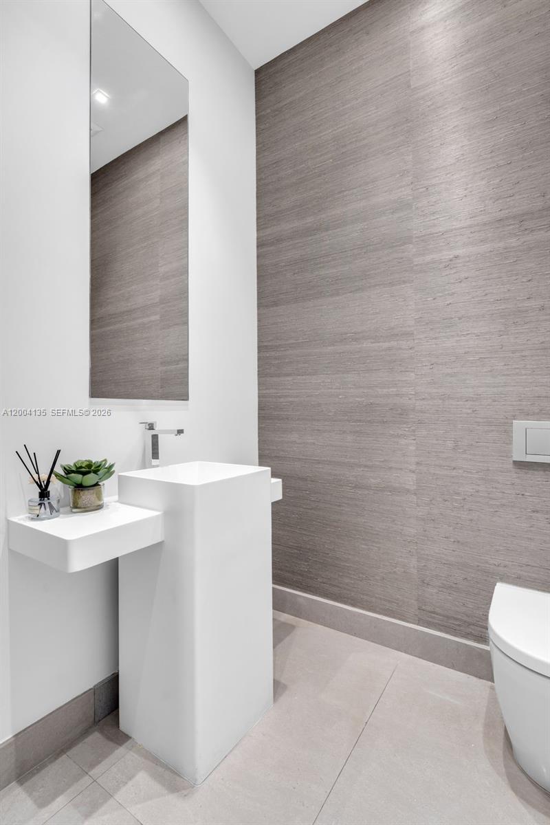 OCEANA KEY BISCAYNE CONDO - Residential