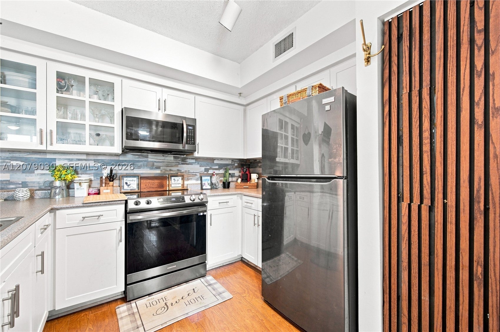 1919 Van Buren St 614A