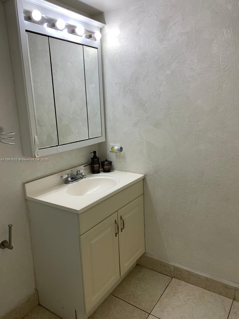 LAS VISTAS AT DORAL CONDO - Residential Lease