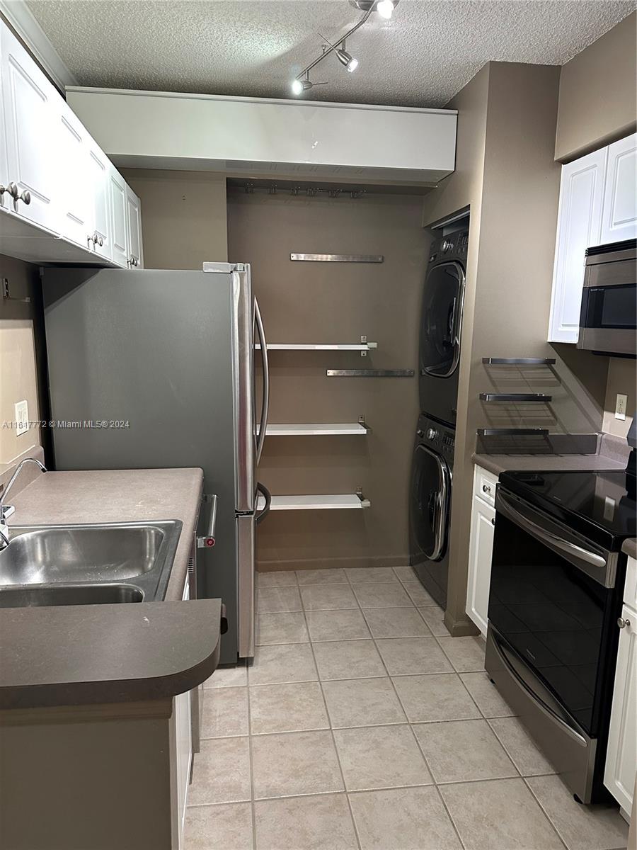 PORTO BELLAGIO CONDO - Residential Lease