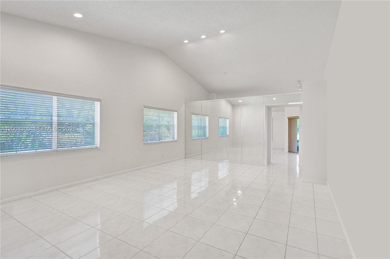 EMERALD POINTE 1 - Residential