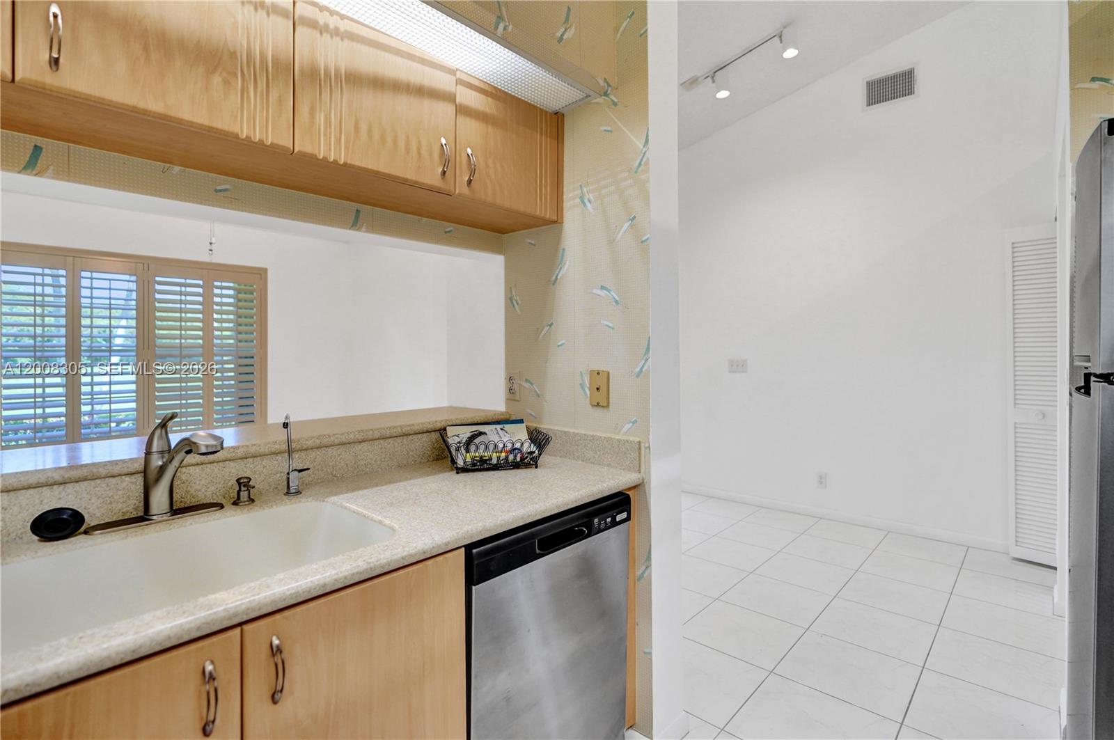 EMERALD POINTE 1 - Residential