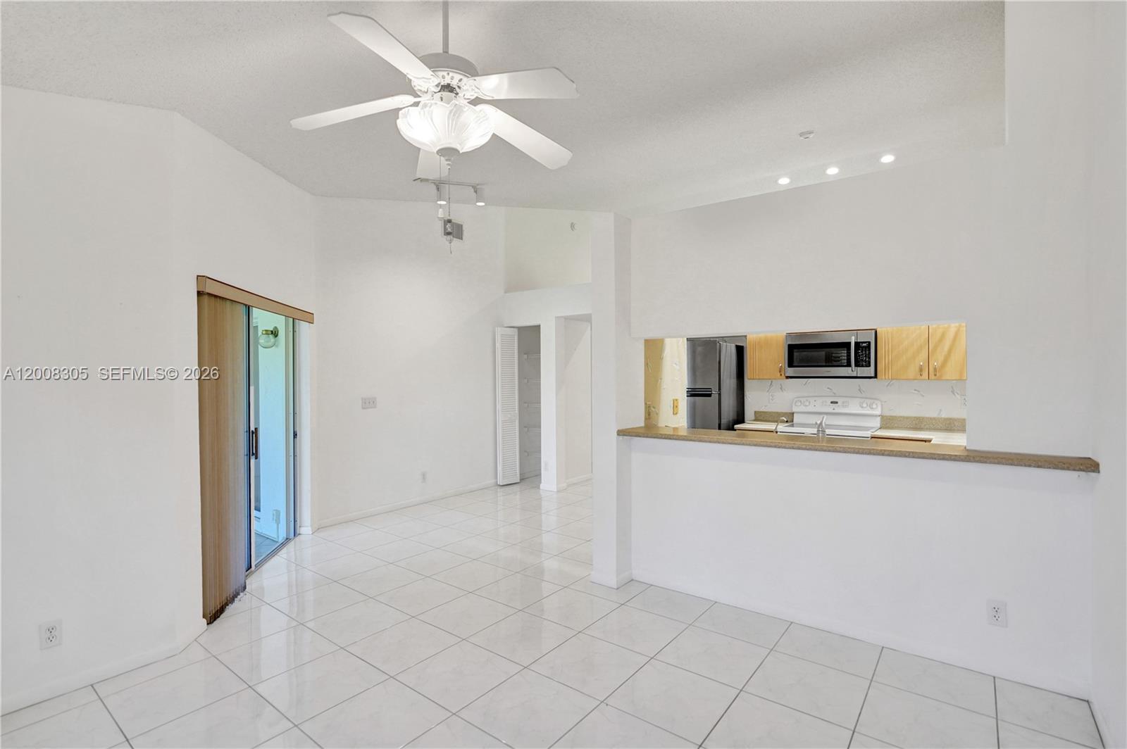 EMERALD POINTE 1 - Residential