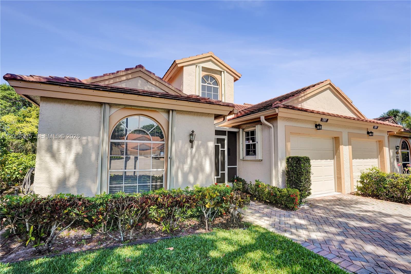 EMERALD POINTE 1 - Residential