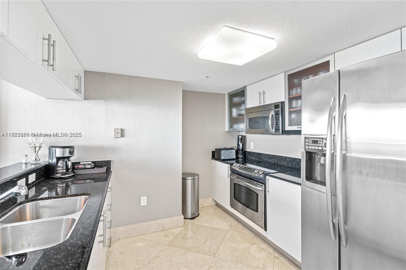 1800 CLUB CONDO - Residential Lease