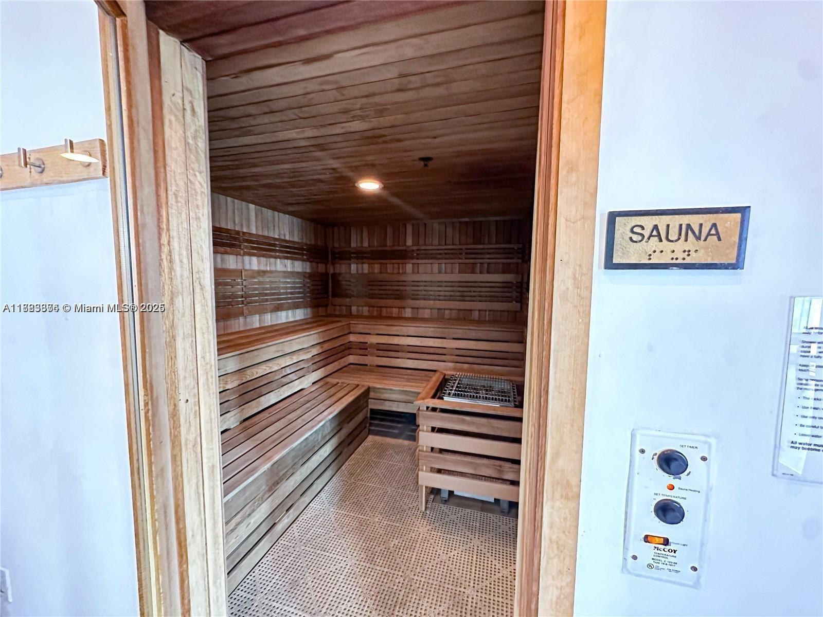 1800 CLUB CONDO - Residential Lease