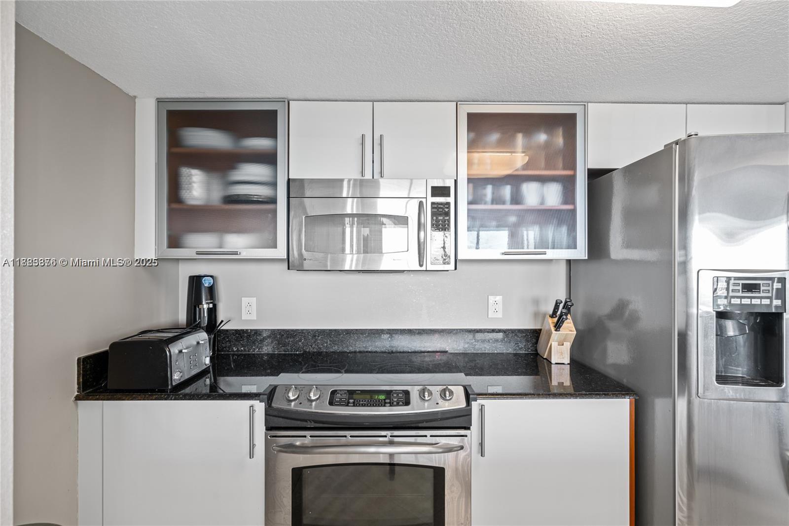 1800 CLUB CONDO - Residential Lease