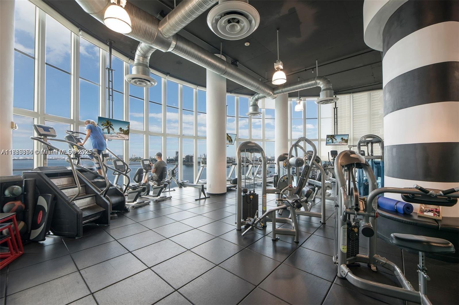 1800 CLUB CONDO - Residential Lease