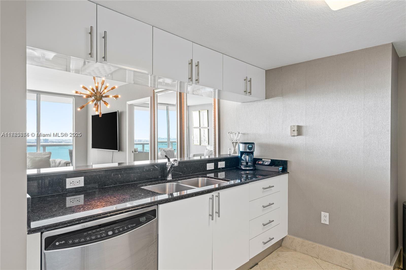 1800 CLUB CONDO - Residential Lease