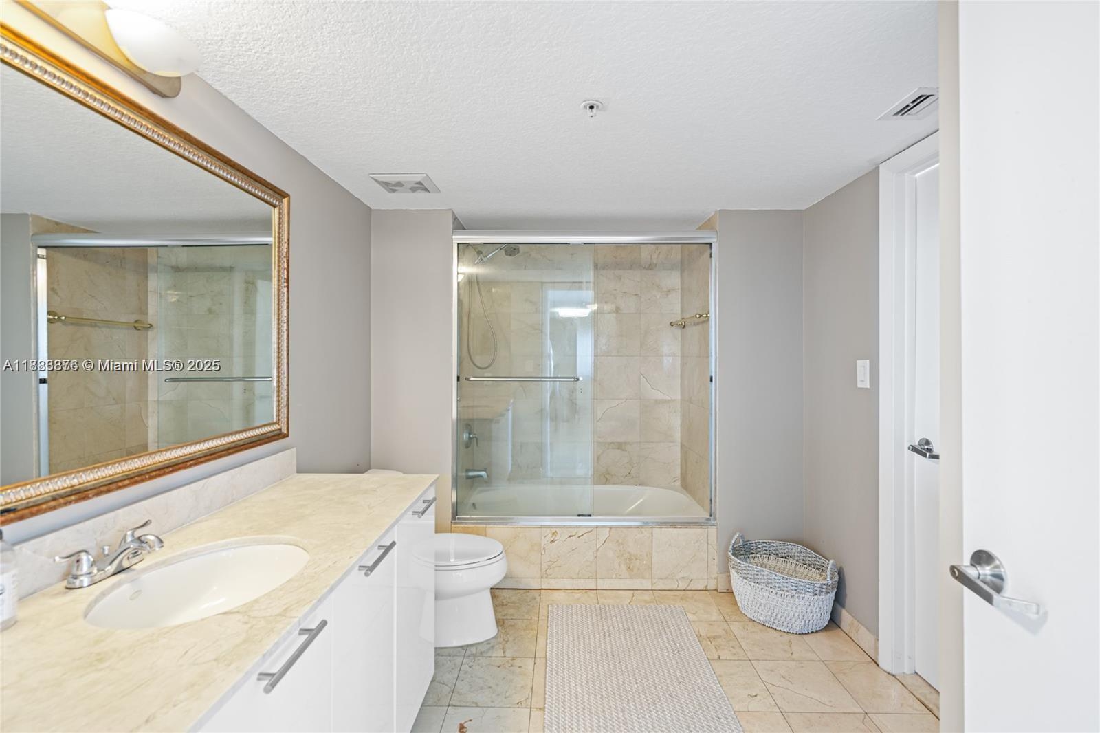 1800 CLUB CONDO - Residential Lease