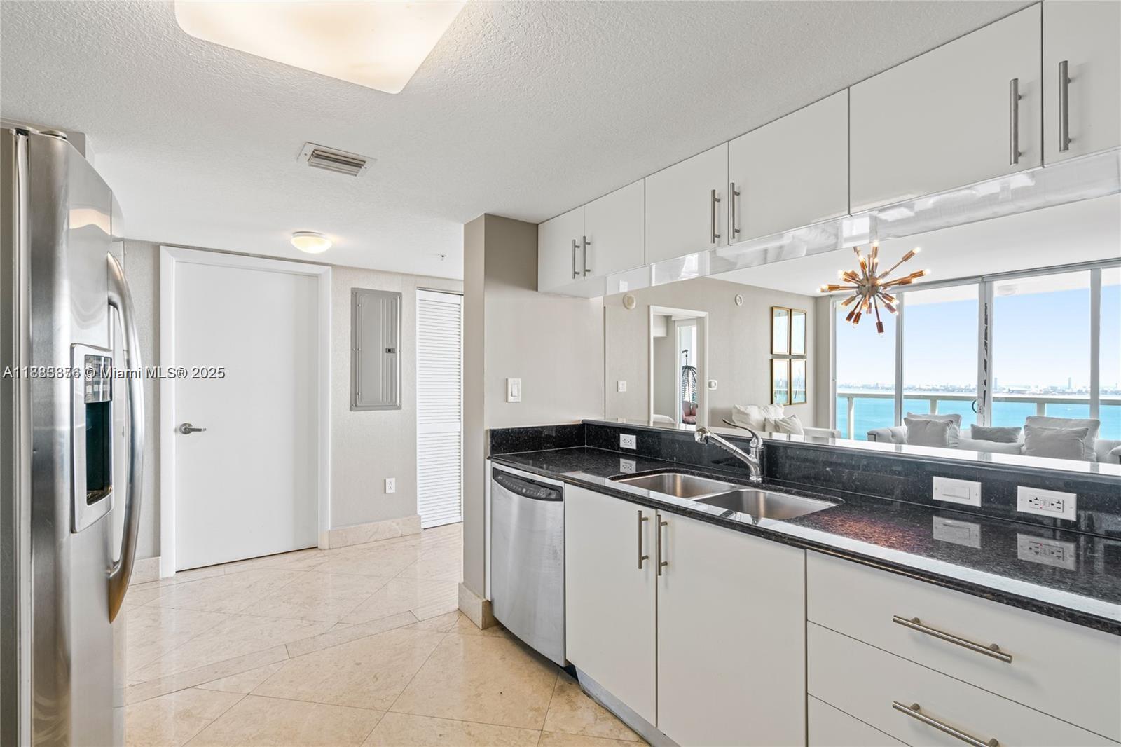 1800 CLUB CONDO - Residential Lease
