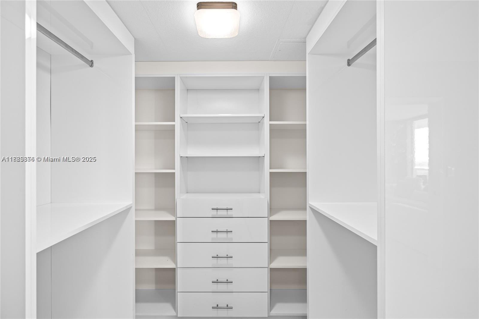 1800 CLUB CONDO - Residential Lease