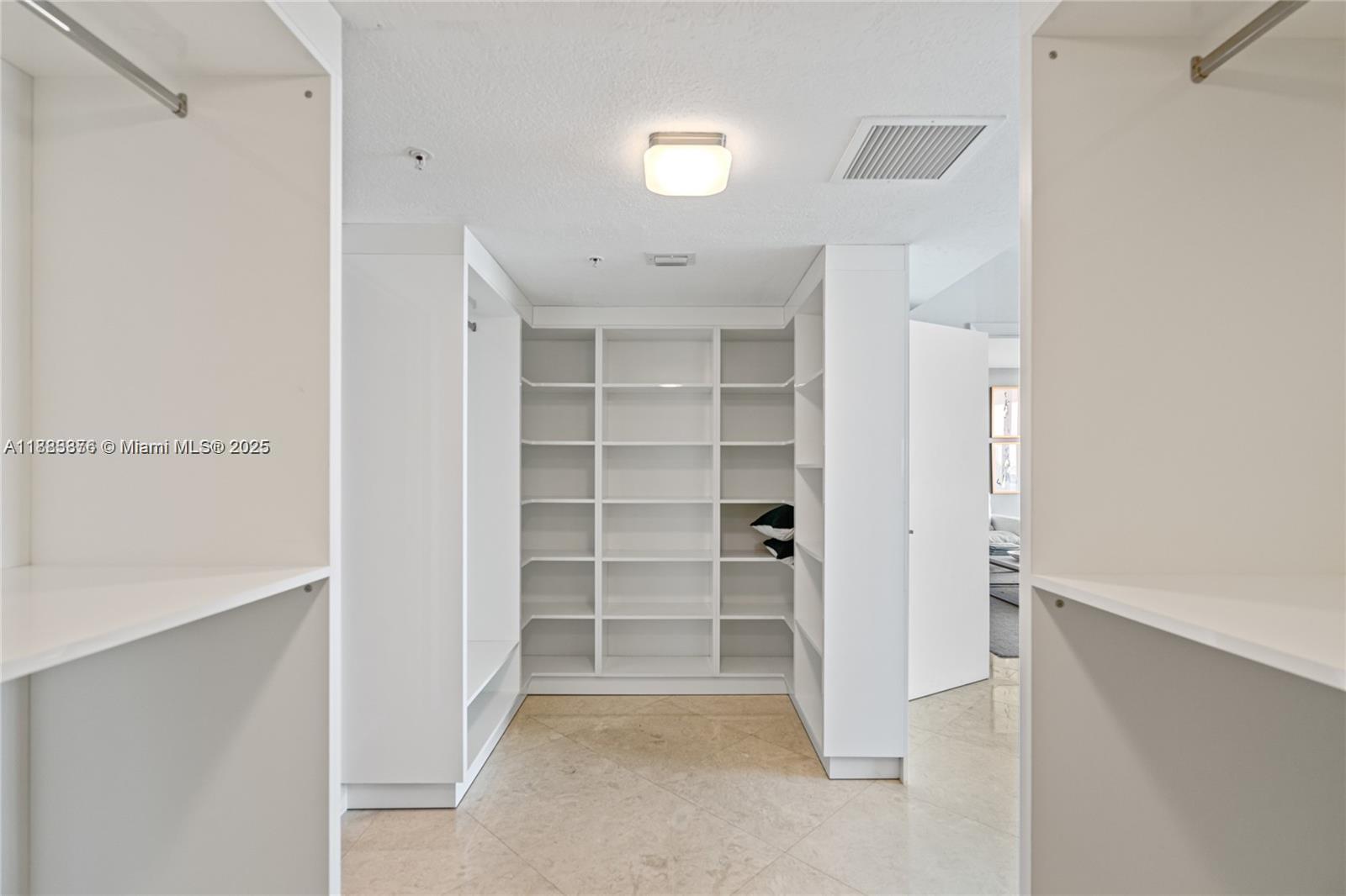 1800 CLUB CONDO - Residential Lease