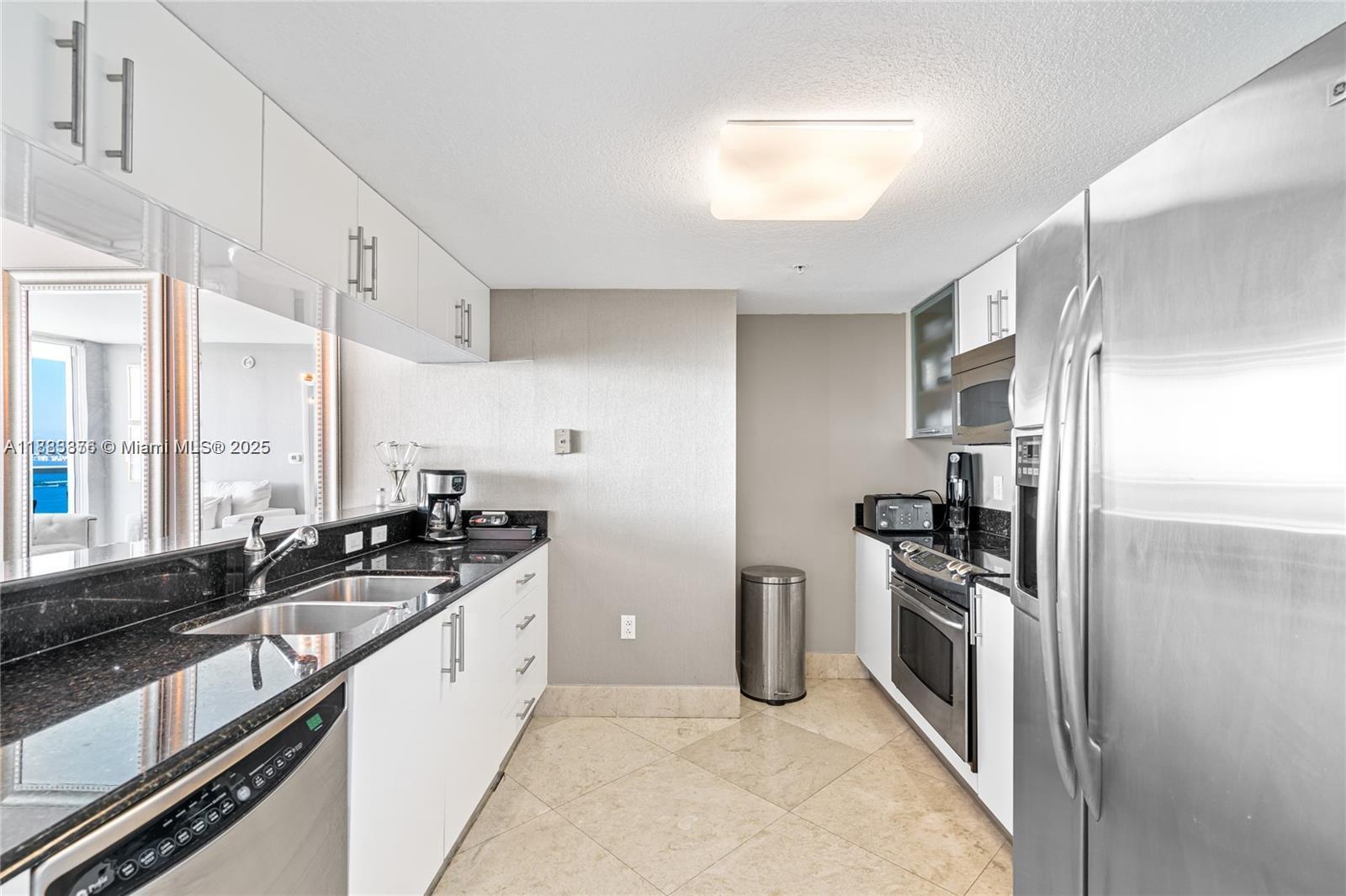 1800 CLUB CONDO - Residential Lease