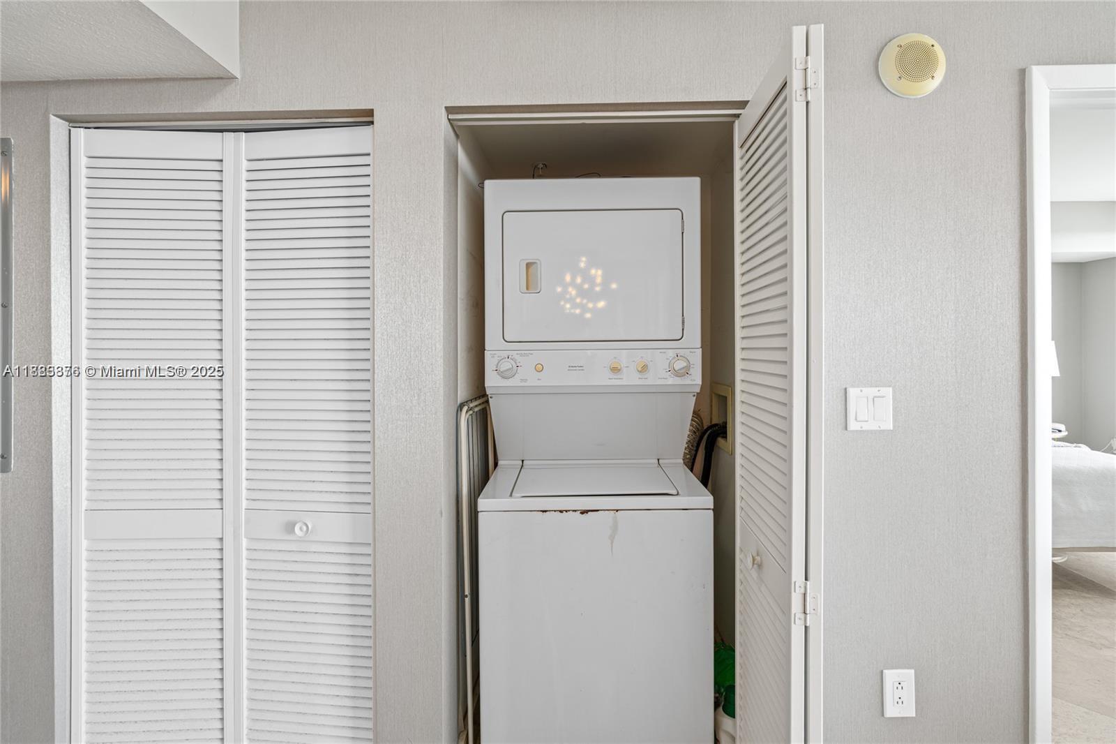 1800 CLUB CONDO - Residential Lease
