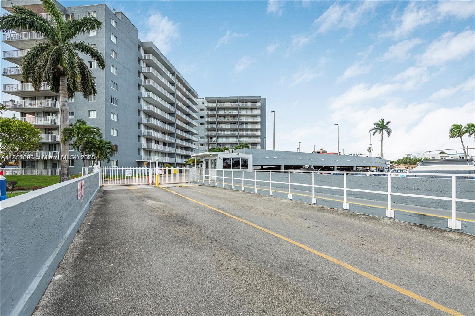 Beautiful 2 bedroom 1 bathroom and 1.5 bath remodeled, with amazing views to the Miami River. Large windows and balconies offer breathtaking water views, enjoy uninterrupted sunset views from every room of the apartment.
This building features a pool and marina in a prime location, you can enjoy every morning or evening a walk to the park next door. Located close to major highways, MIA Airport, Wynwood, RiverLanding Shops, Midtown Shops and just minutes away from the beach. 24 hours security on site and a convenience mini market inside.