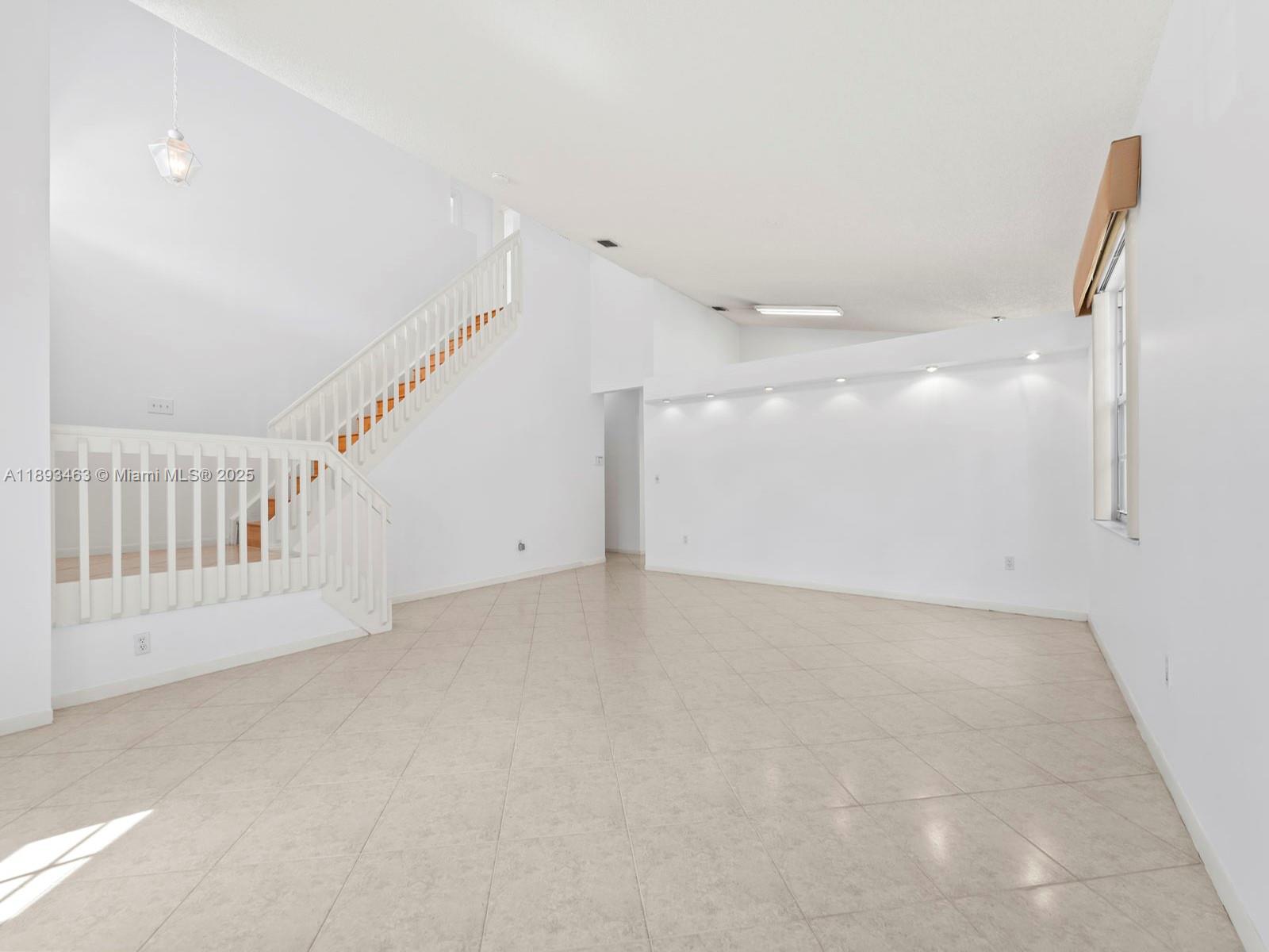 TOWNGATE - Residential