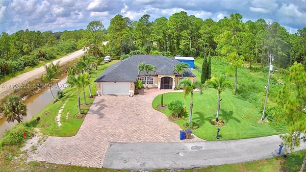 1201 EDISON AVE # 1, LEHIGH ACRES, FL 33972 - Image c3c51131af1d21afd4a21d4cdc6d44fe/1007127077