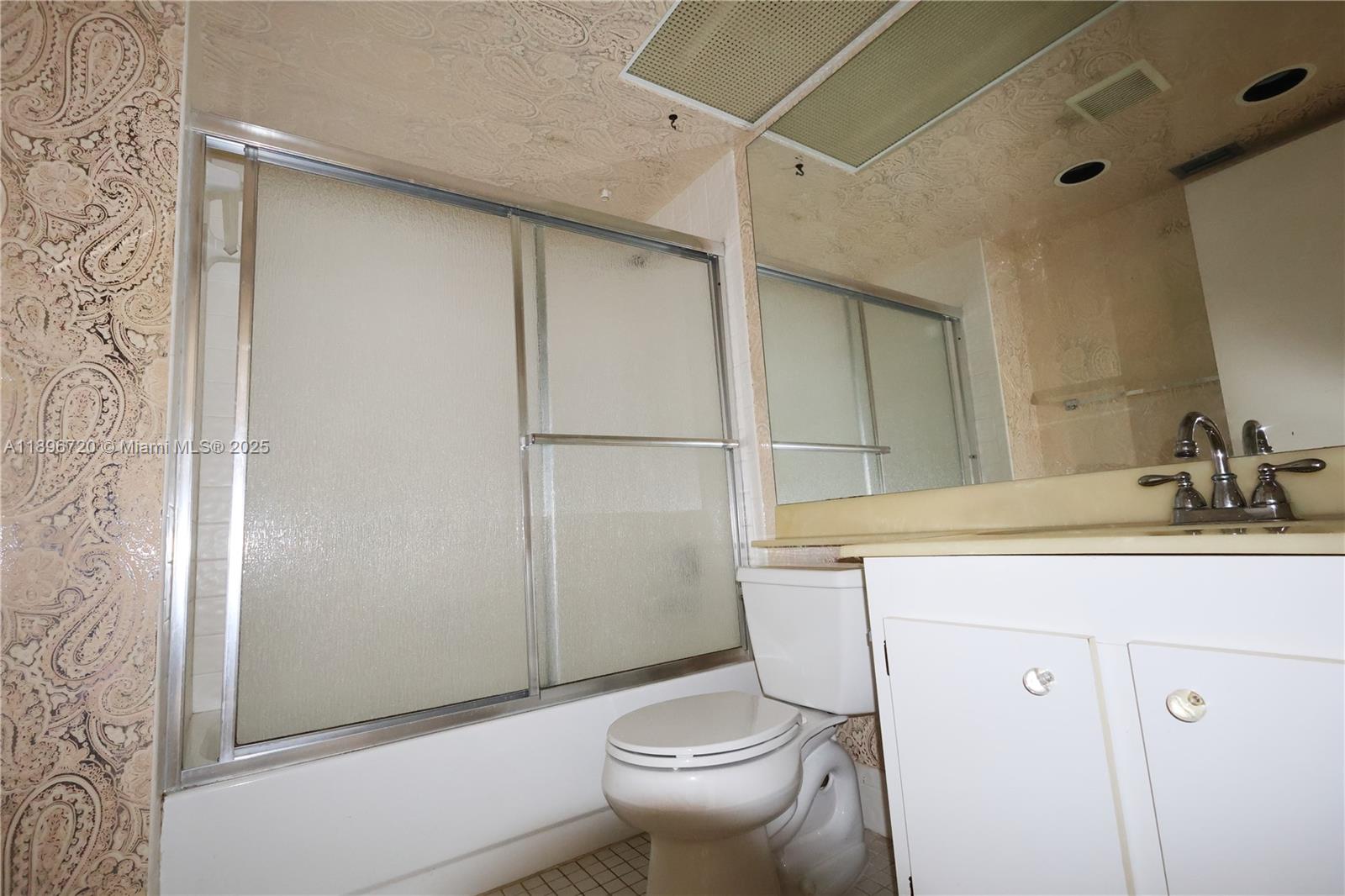 ANDROS VILLAGE E CONDO - Residential