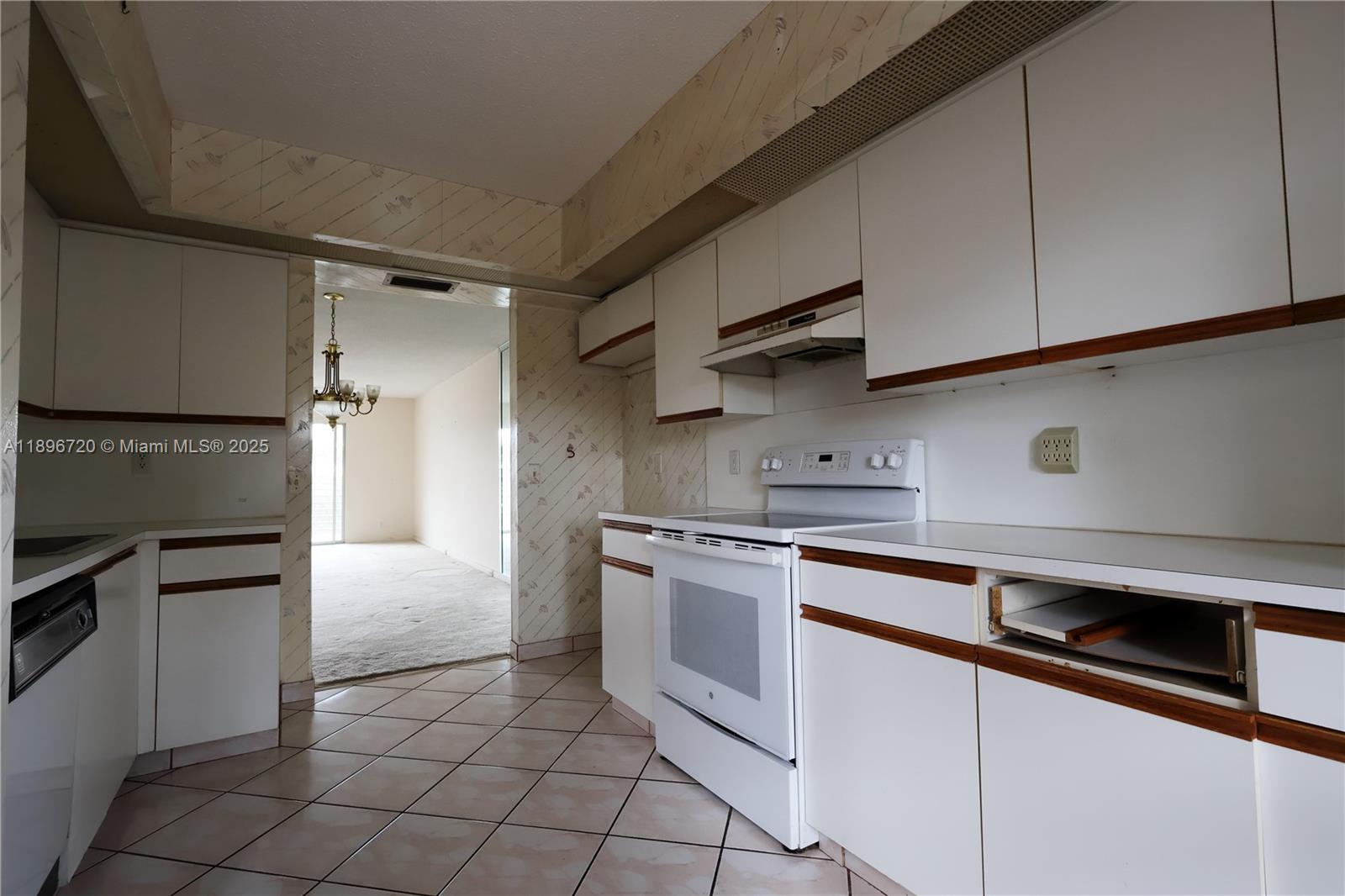 ANDROS VILLAGE E CONDO - Residential