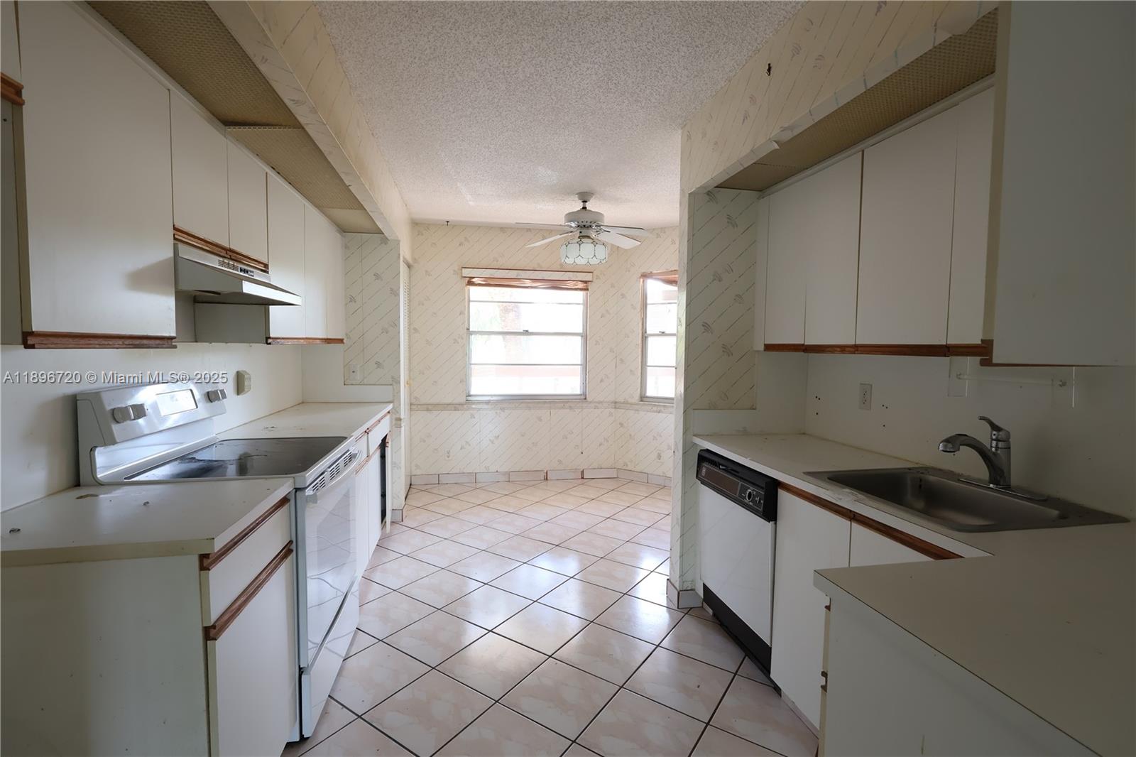 View photos, virtual tours, details... 1705 Andros Isle E3
