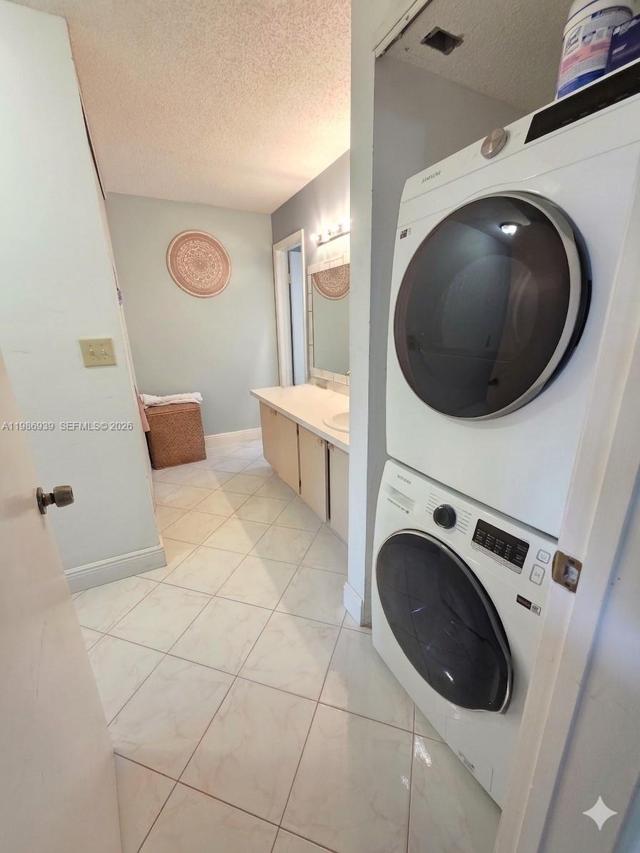 OMEGA CONDO NO 10 - Residential