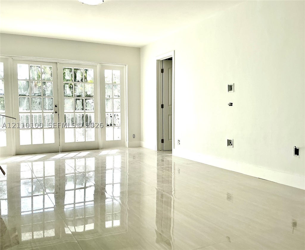 Photo of 2420 SE 17th Causeway #207C, Fort Lauderdale, FL 33316 (MLS # A12110100)