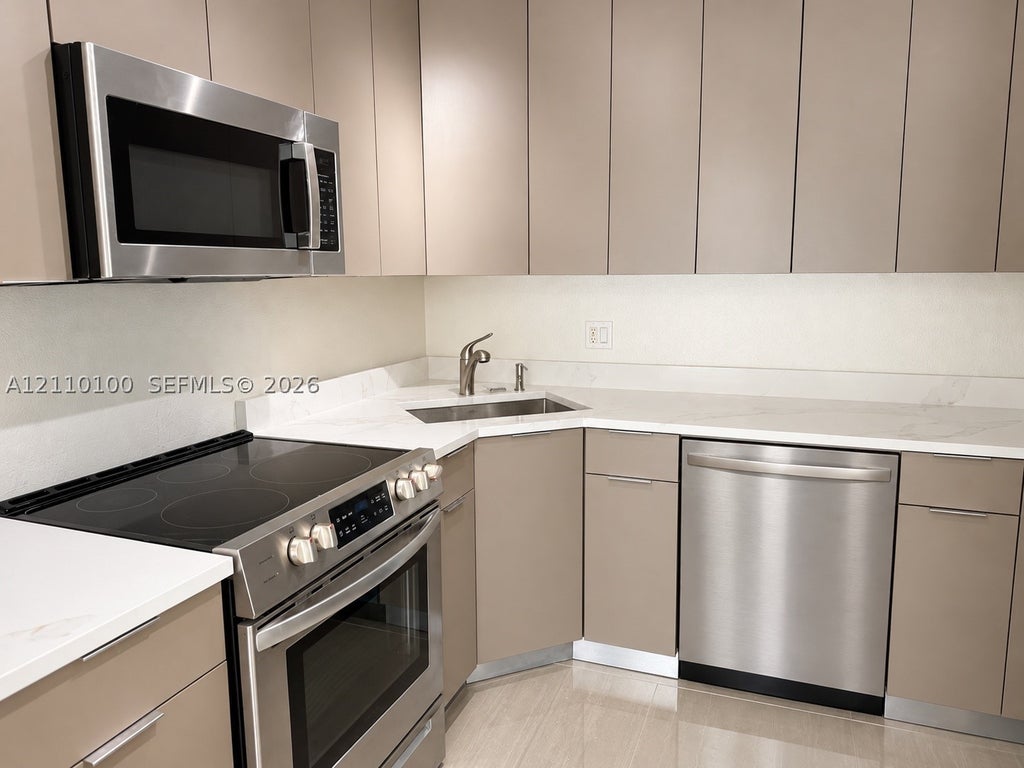 Photo of 2420 SE 17th Causeway #207C, Fort Lauderdale, FL 33316 (MLS # A12110100)