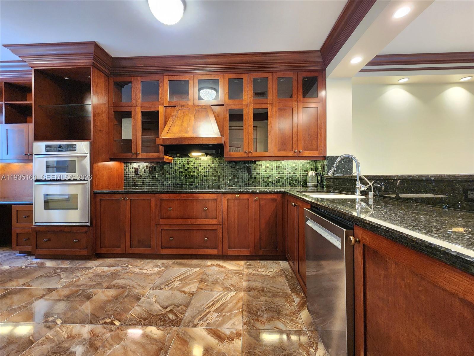 SPINNAKER BAY - Residential Lease