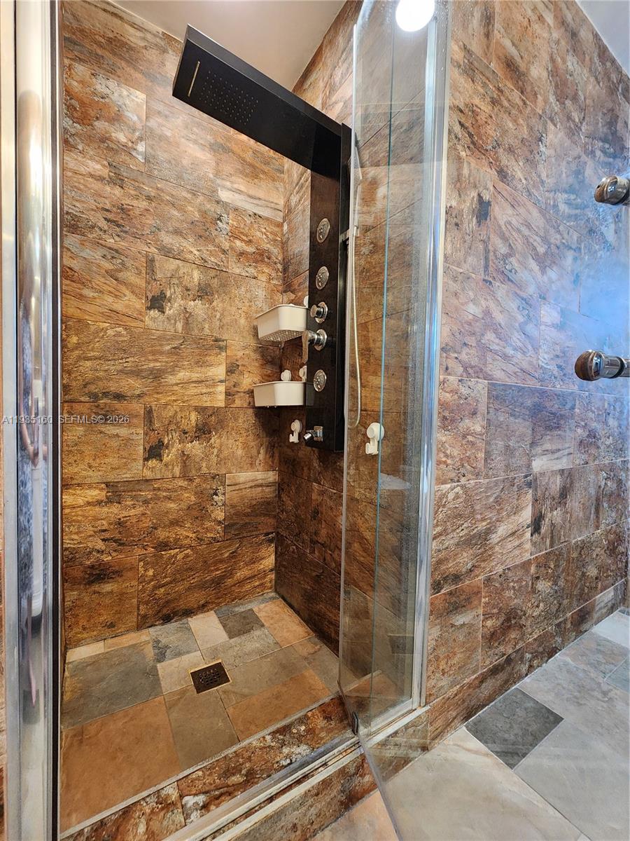 SPINNAKER BAY - Residential Lease