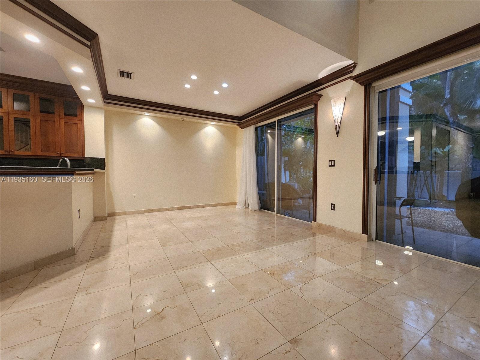 SPINNAKER BAY - Residential Lease