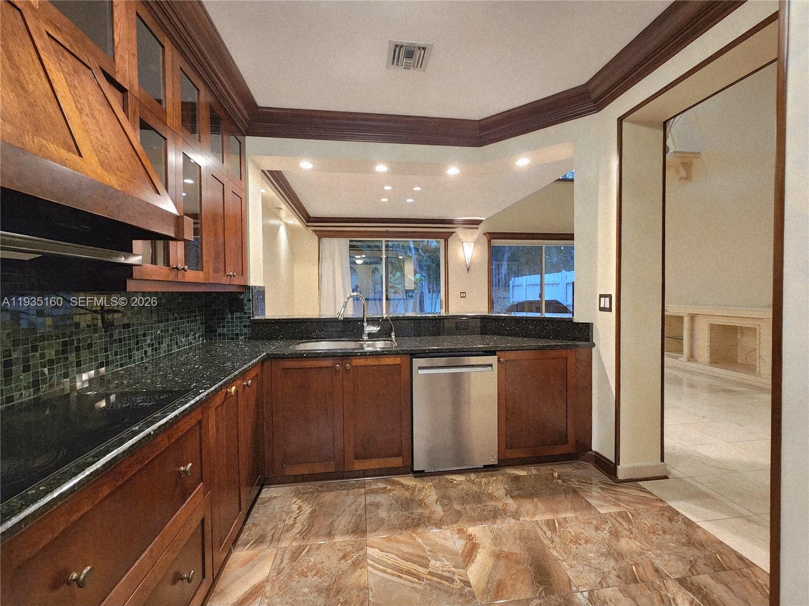 SPINNAKER BAY - Residential Lease