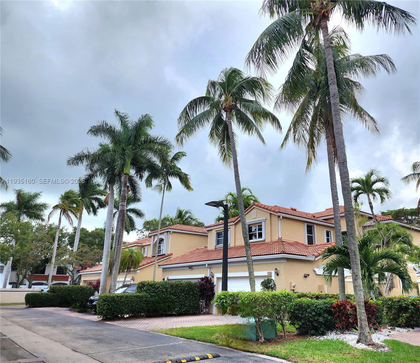 SPINNAKER BAY - Residential Lease