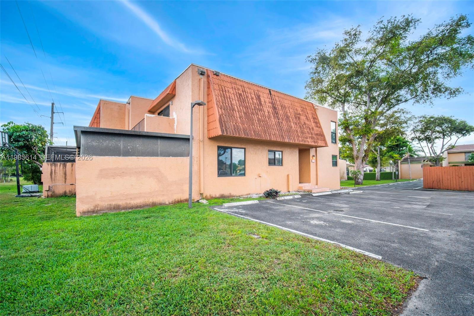 WESTVIEW CONDOMINIUM NO T - Residential Lease