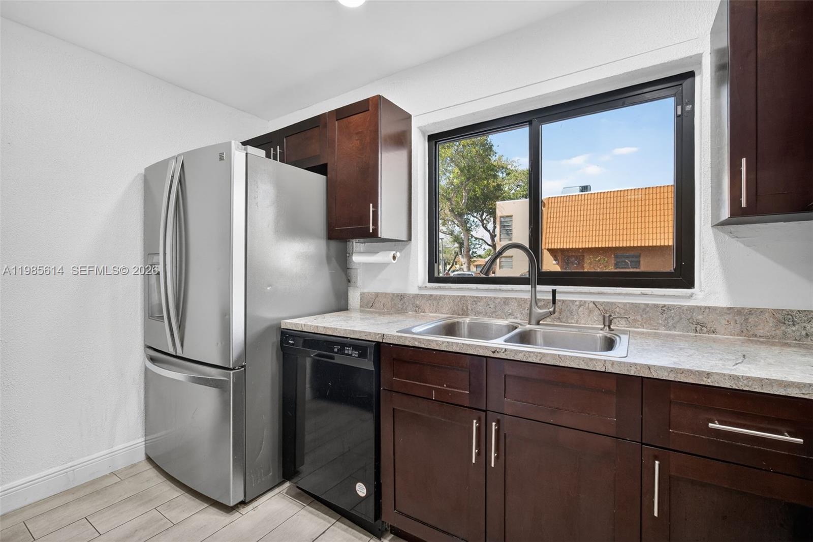 WESTVIEW CONDOMINIUM NO T - Residential Lease