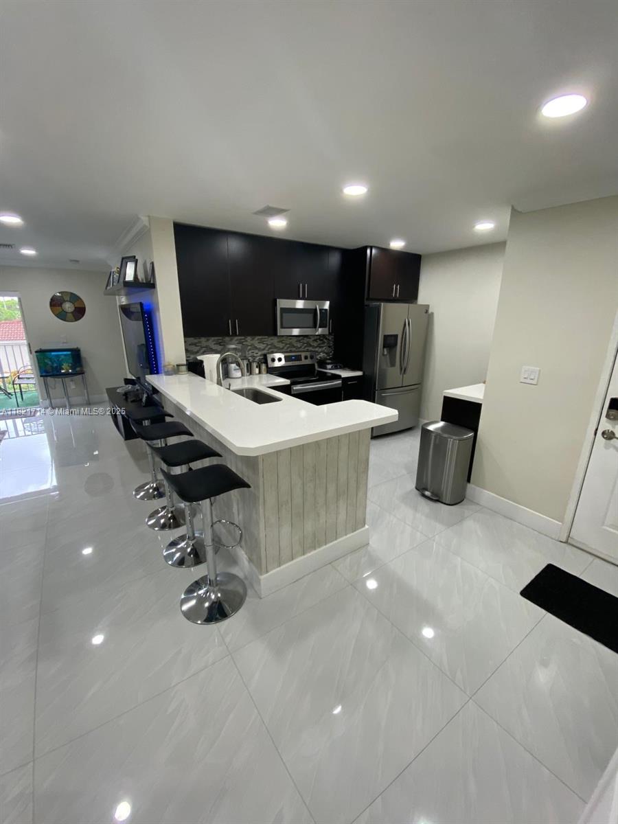 4744 Nw 114th Ave 201, Doral, Miami-Dade County, Florida - 3 Bedrooms  
2 Bathrooms - 