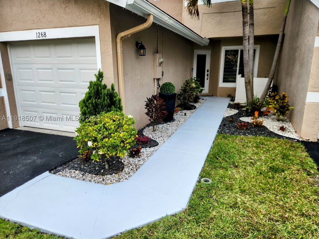 Photo of 1268 NW 52nd Way #1268, Deerfield Beach, FL 33442 (MLS # A11918507)