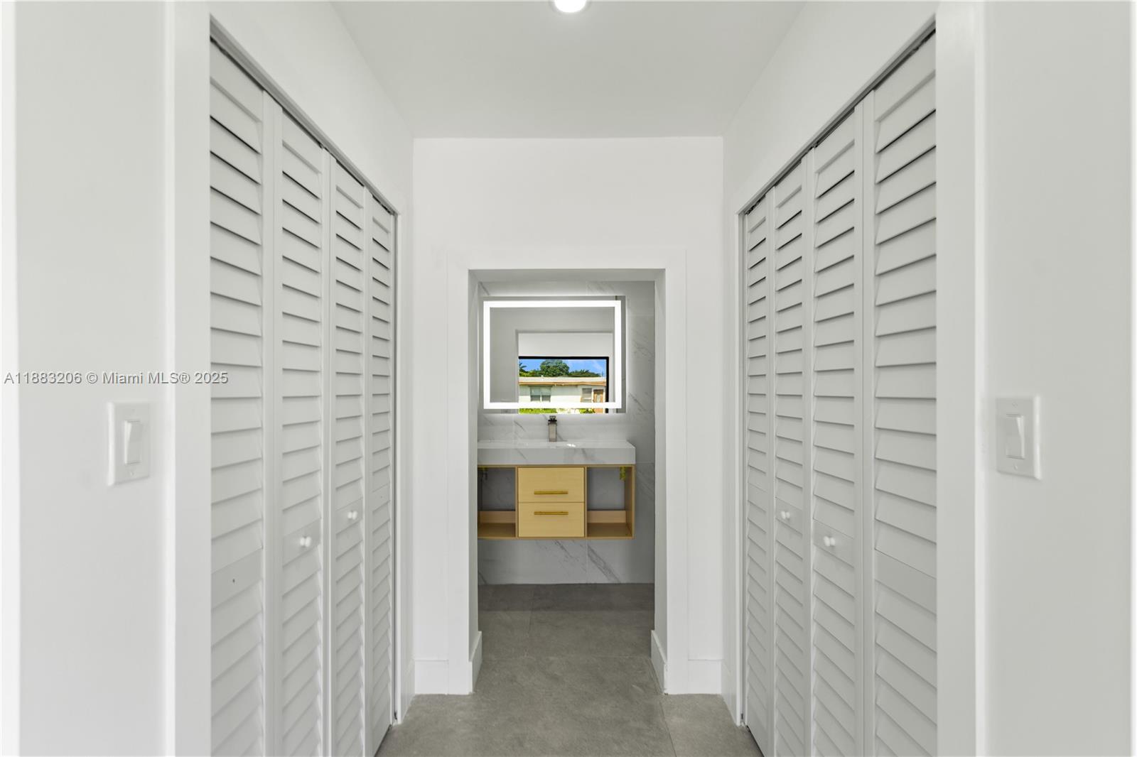 LAUDERDALE MANORS ADD - Residential