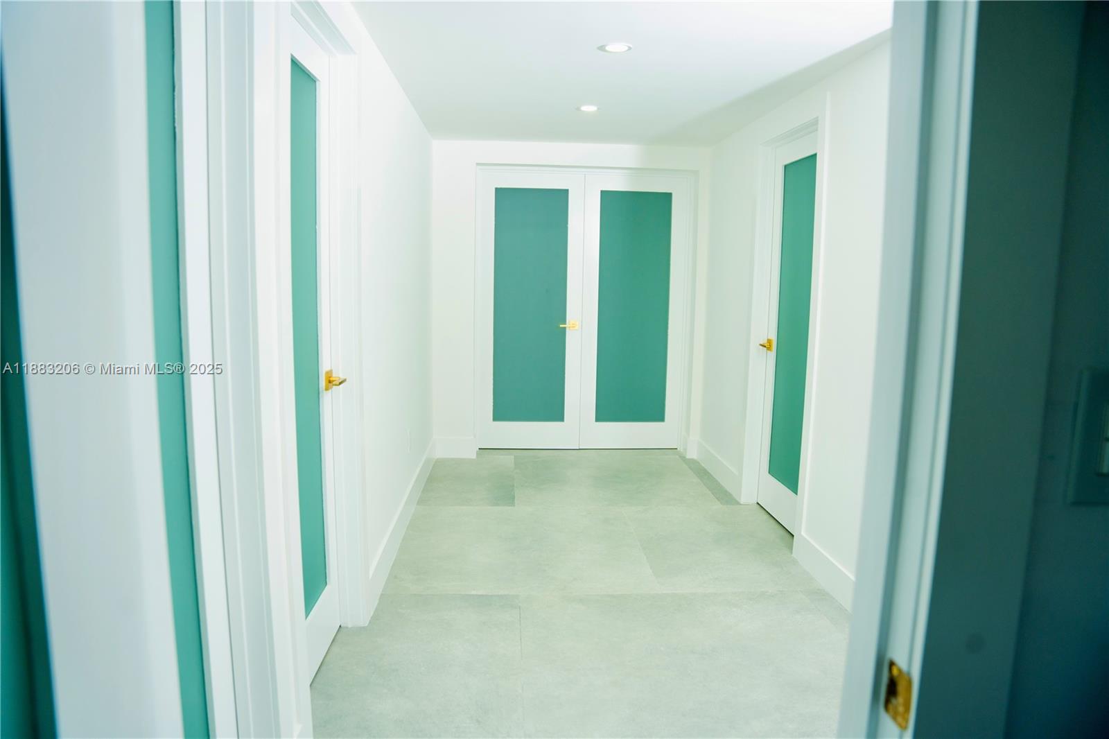 LAUDERDALE MANORS ADD - Residential