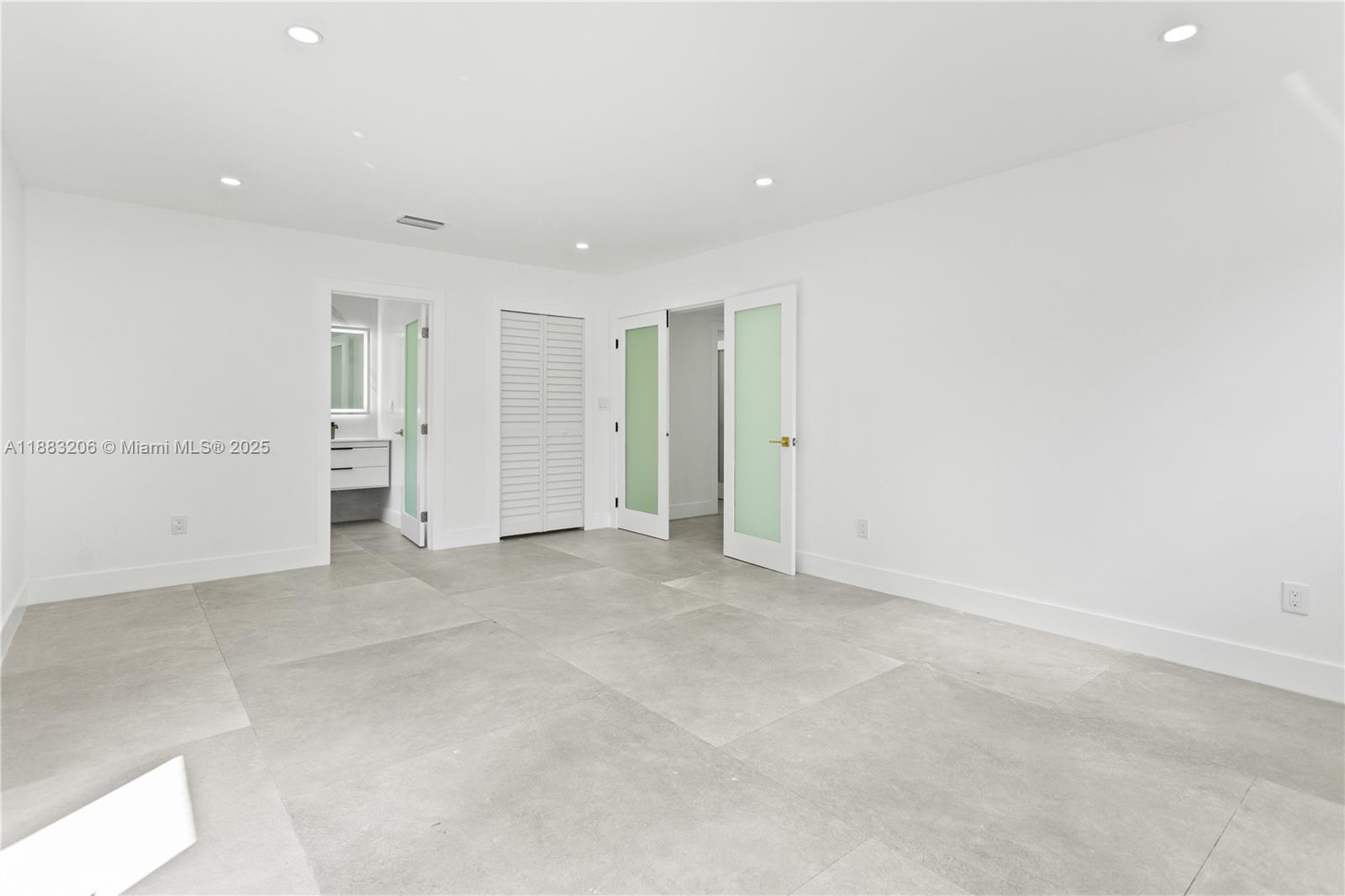 LAUDERDALE MANORS ADD - Residential