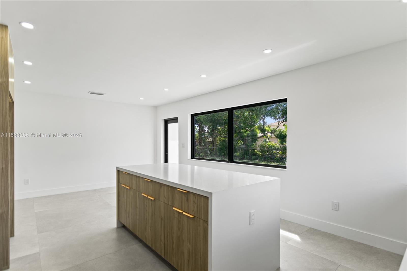 LAUDERDALE MANORS ADD - Residential