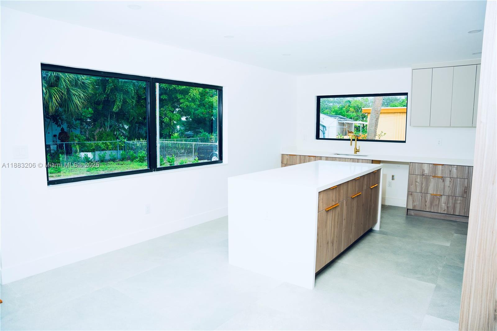 LAUDERDALE MANORS ADD - Residential