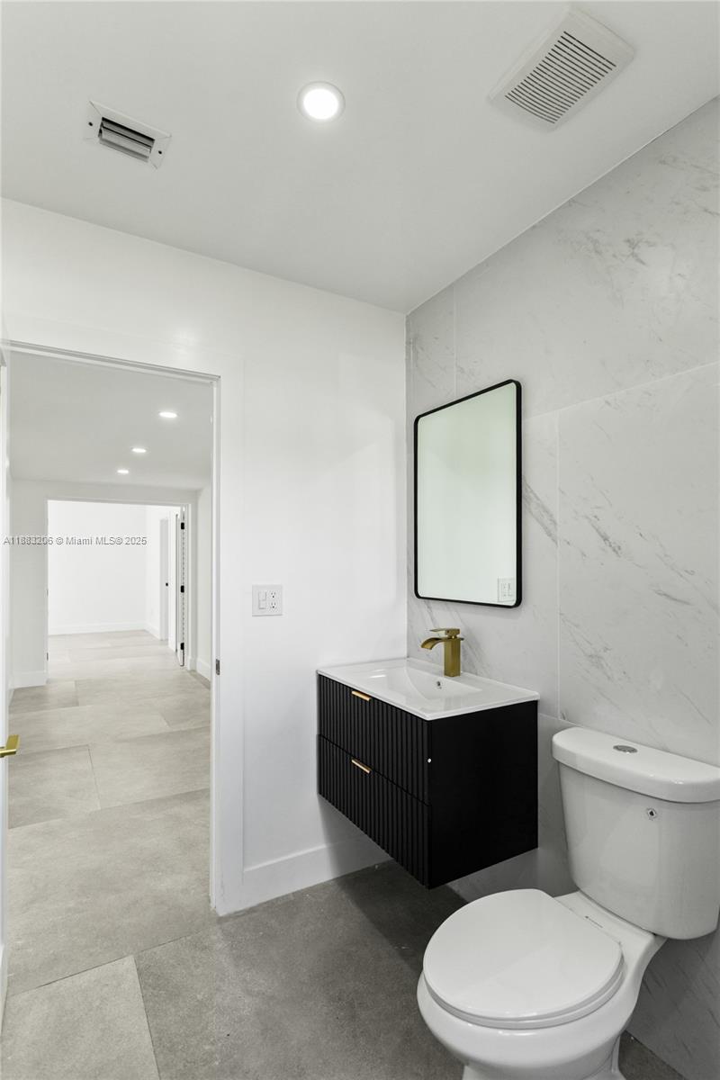 LAUDERDALE MANORS ADD - Residential