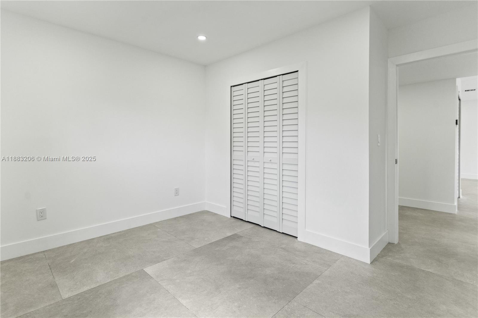 LAUDERDALE MANORS ADD - Residential