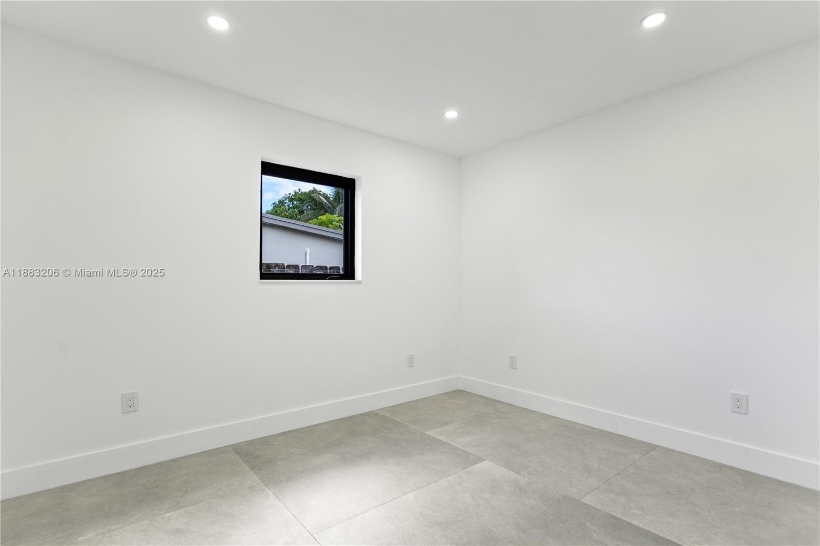 LAUDERDALE MANORS ADD - Residential