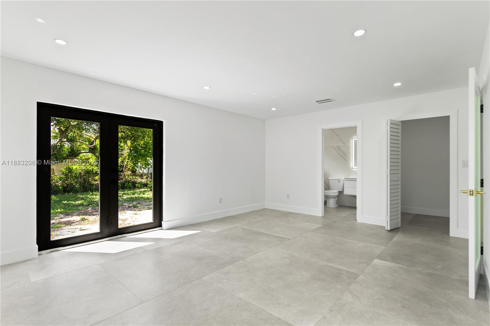 LAUDERDALE MANORS ADD - Residential