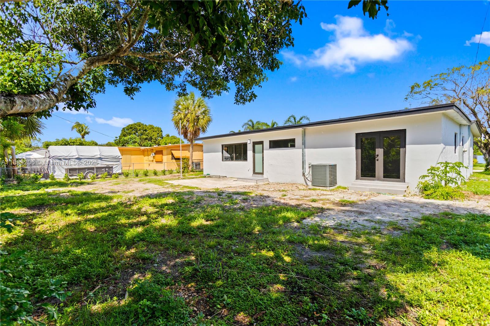 LAUDERDALE MANORS ADD - Residential