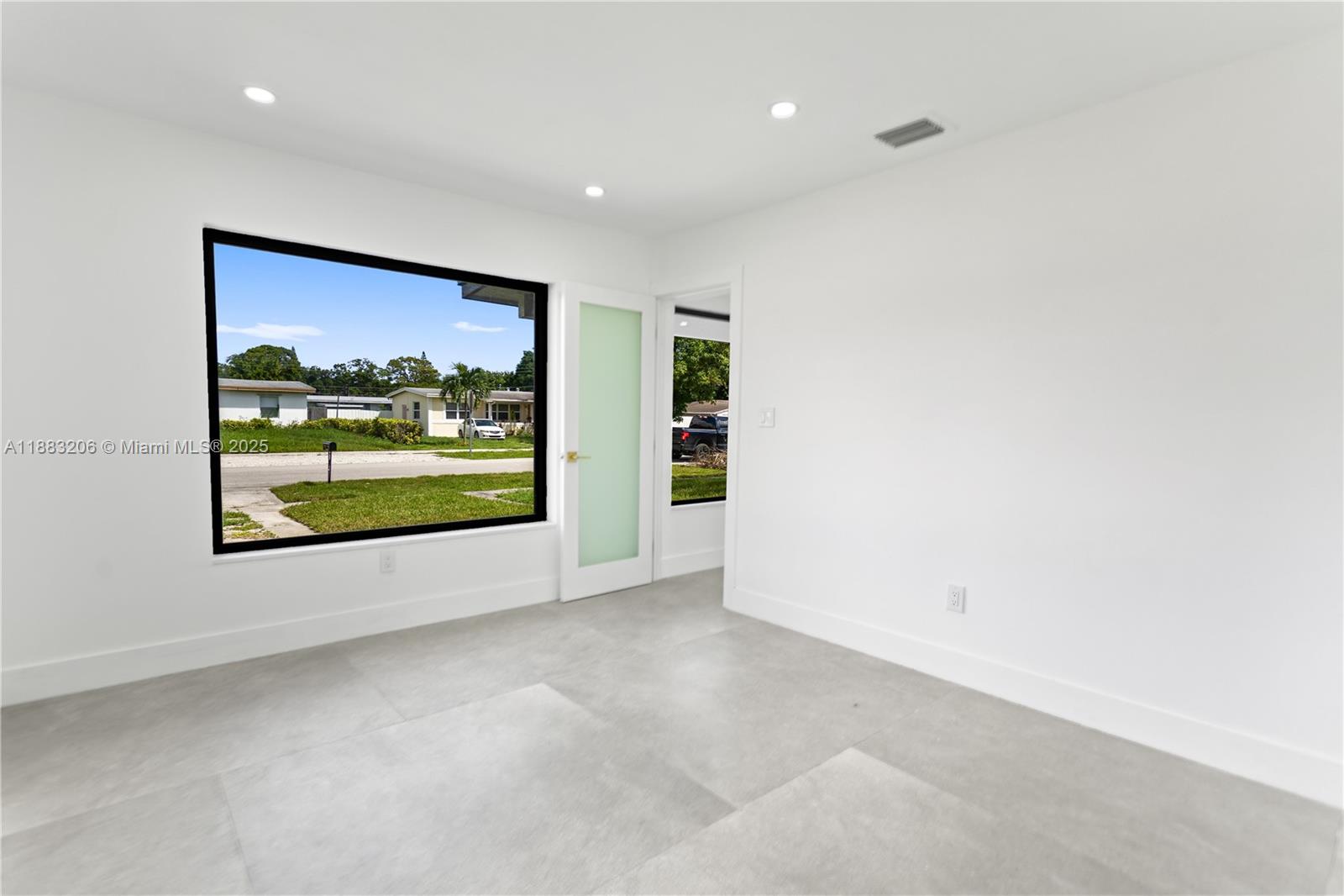 LAUDERDALE MANORS ADD - Residential